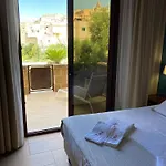 弗洛拉酒店 3* 诺托