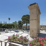 Flora Otel Noto
