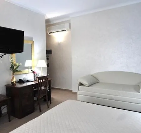 Flora Hotell 3*