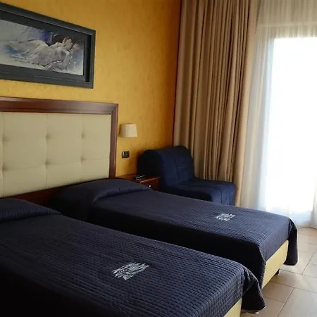 Flora Hotell 3*