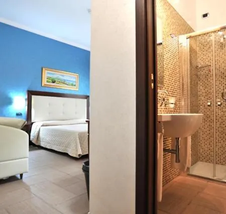 Flora Hotel 3*
