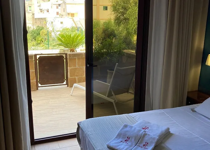 弗洛拉酒店 3* 诺托