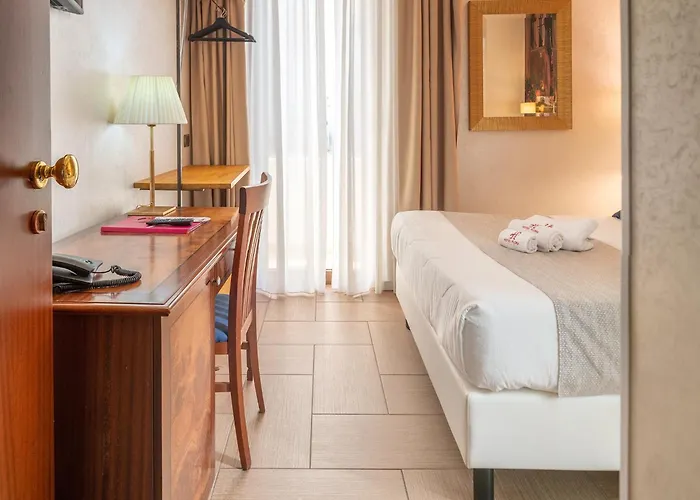 弗洛拉酒店 3* 诺托