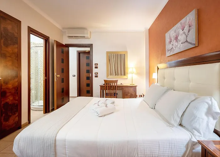 弗洛拉酒店 3* 诺托