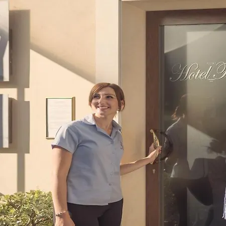 フローラ ホテル 3*