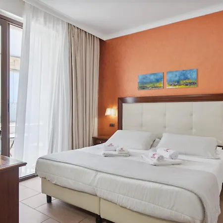 Hotel Flora 3*