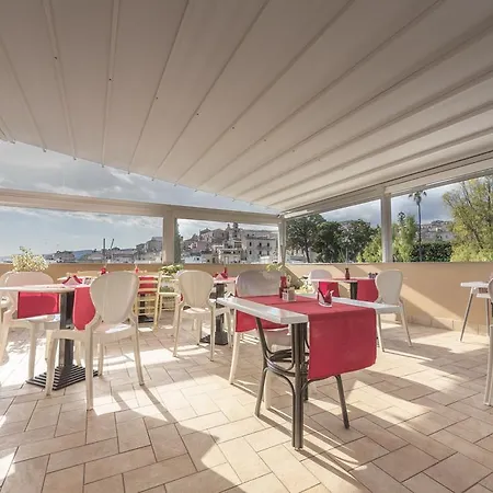 Flora Hotel 3*